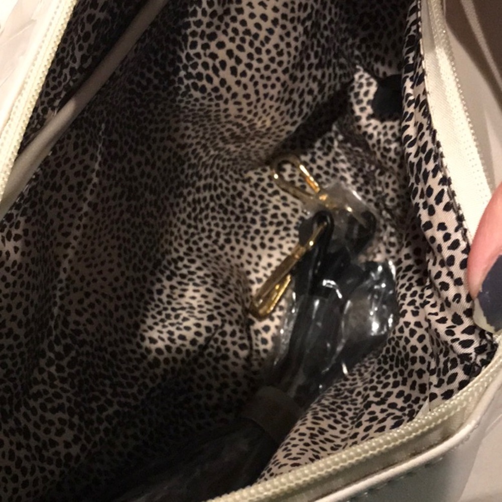 MKF Collection Mia K. Tote AND cross body. - Picture 2 of 6